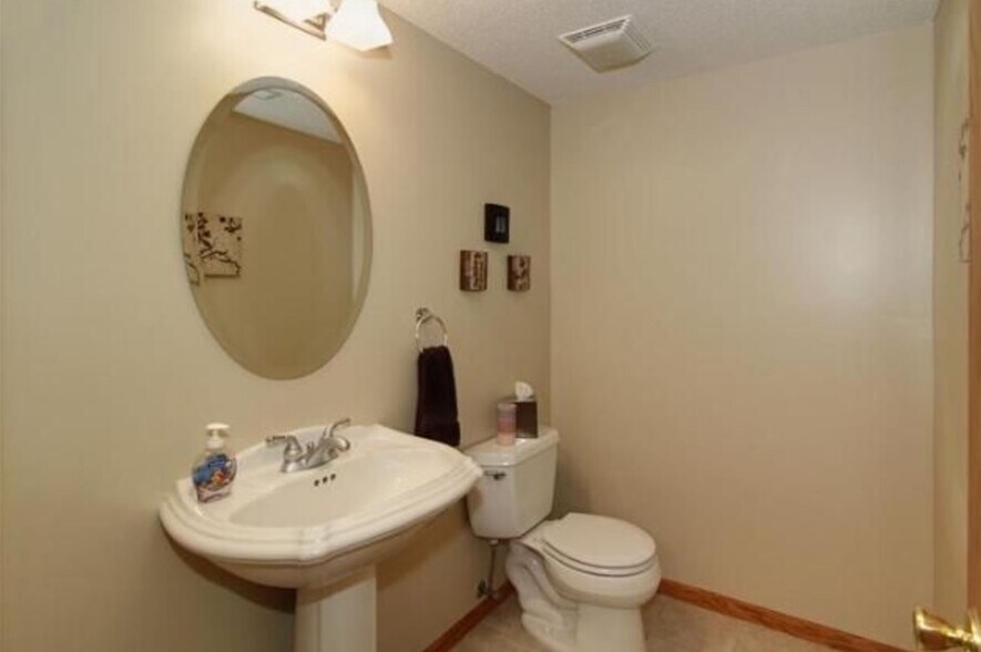 Building Photo - 9282 Creek Way