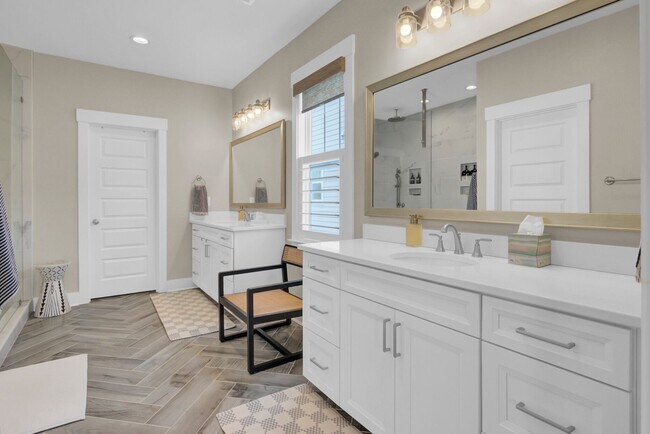 Building Photo - Impressive 4 bedroom home + office with el...