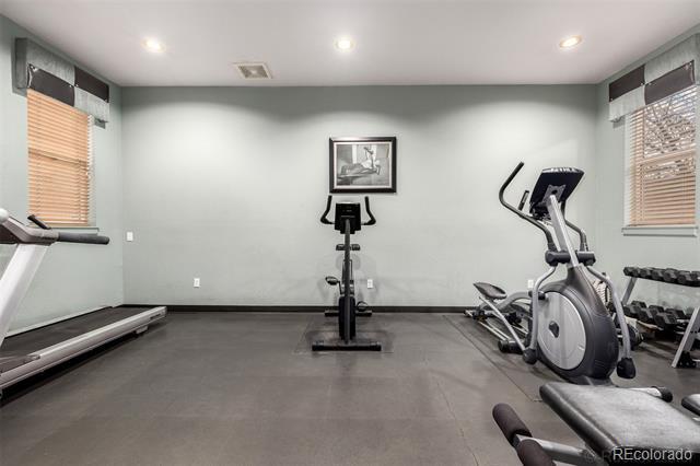 Building Photo - 5677 S Park Pl