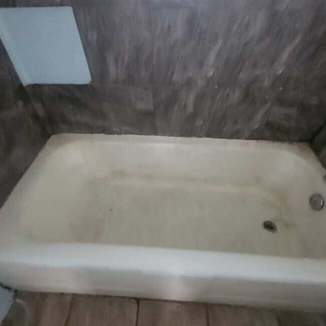 Building Photo - 111 Circle Dr