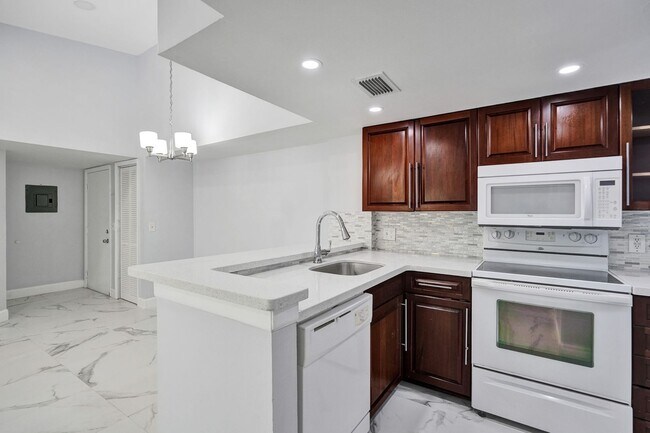 Primary Photo - Renovated and Updated 2 Bed, 2 Bath Condo ...