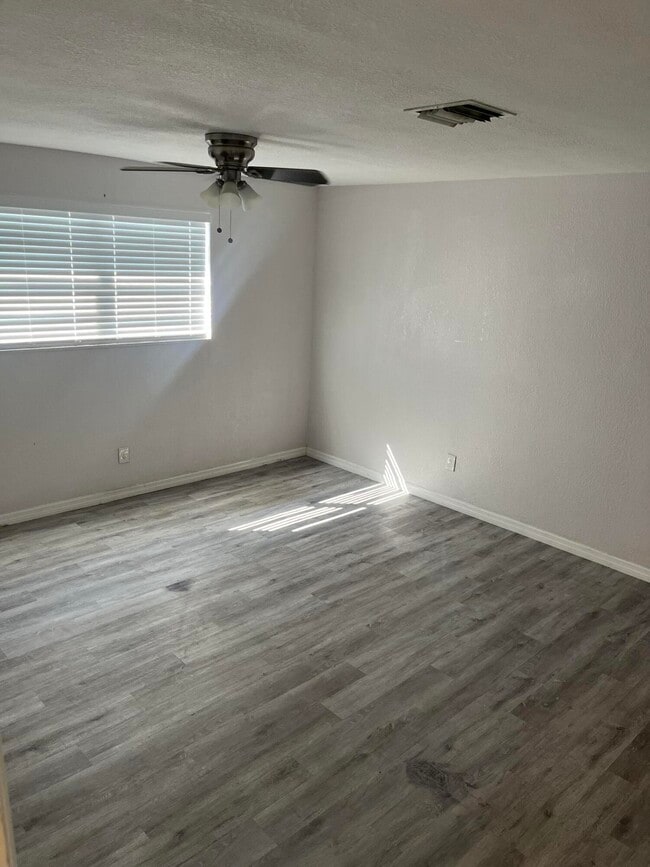 Building Photo - 5706 Candlewood St