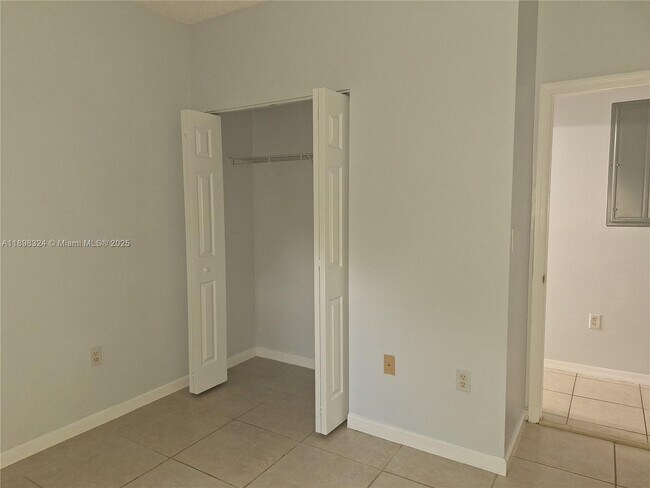 Building Photo - 2318 NE 42nd Cir