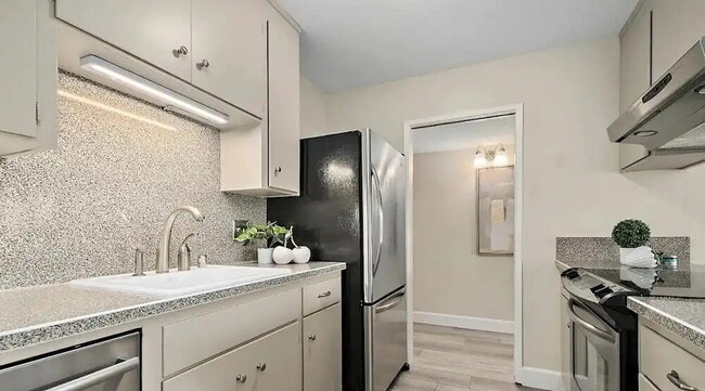 Building Photo - 1458 Hudson St