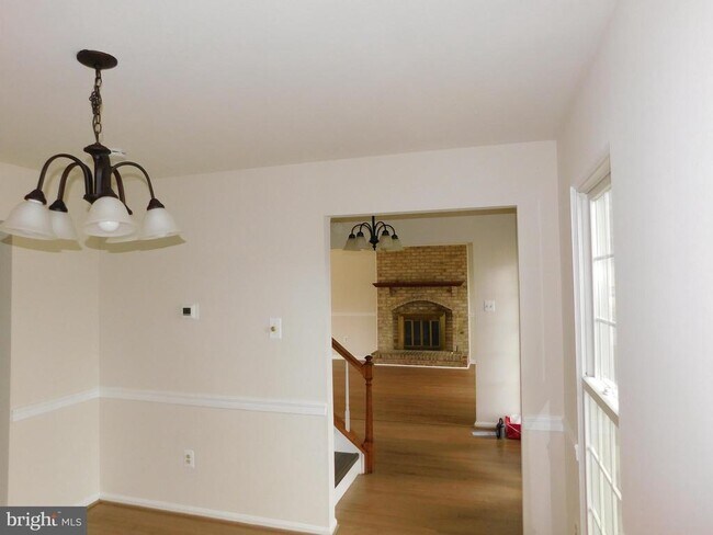 Building Photo - 916 Pointer Ridge Dr