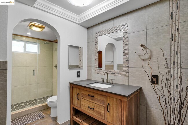Building Photo - 21 Ironwood