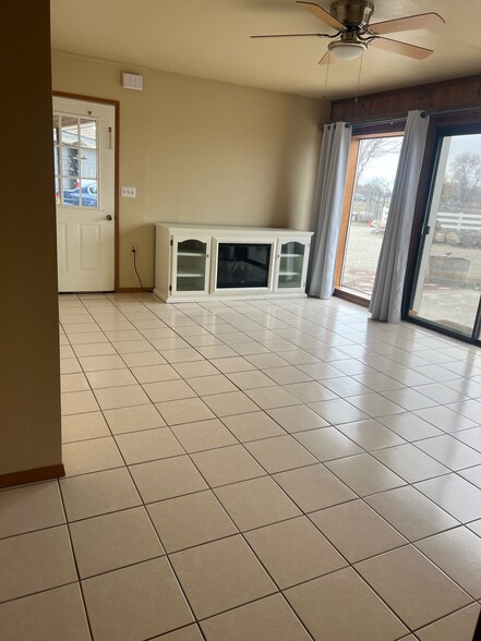 Living Room - 881 Bishop Rd