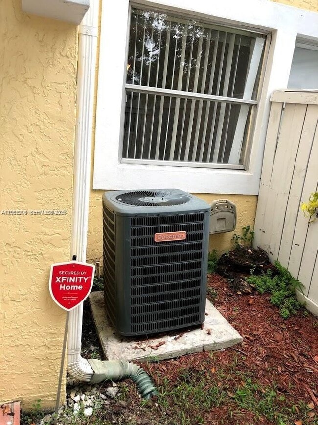 Building Photo - 6840 SW 45th Ln