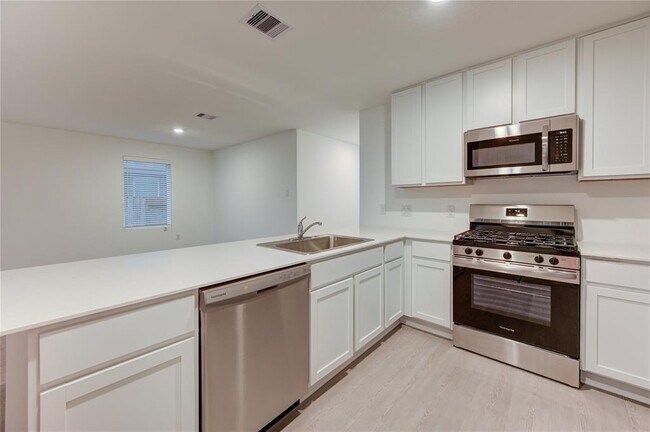 Building Photo - 1610 Birch Wood Dr