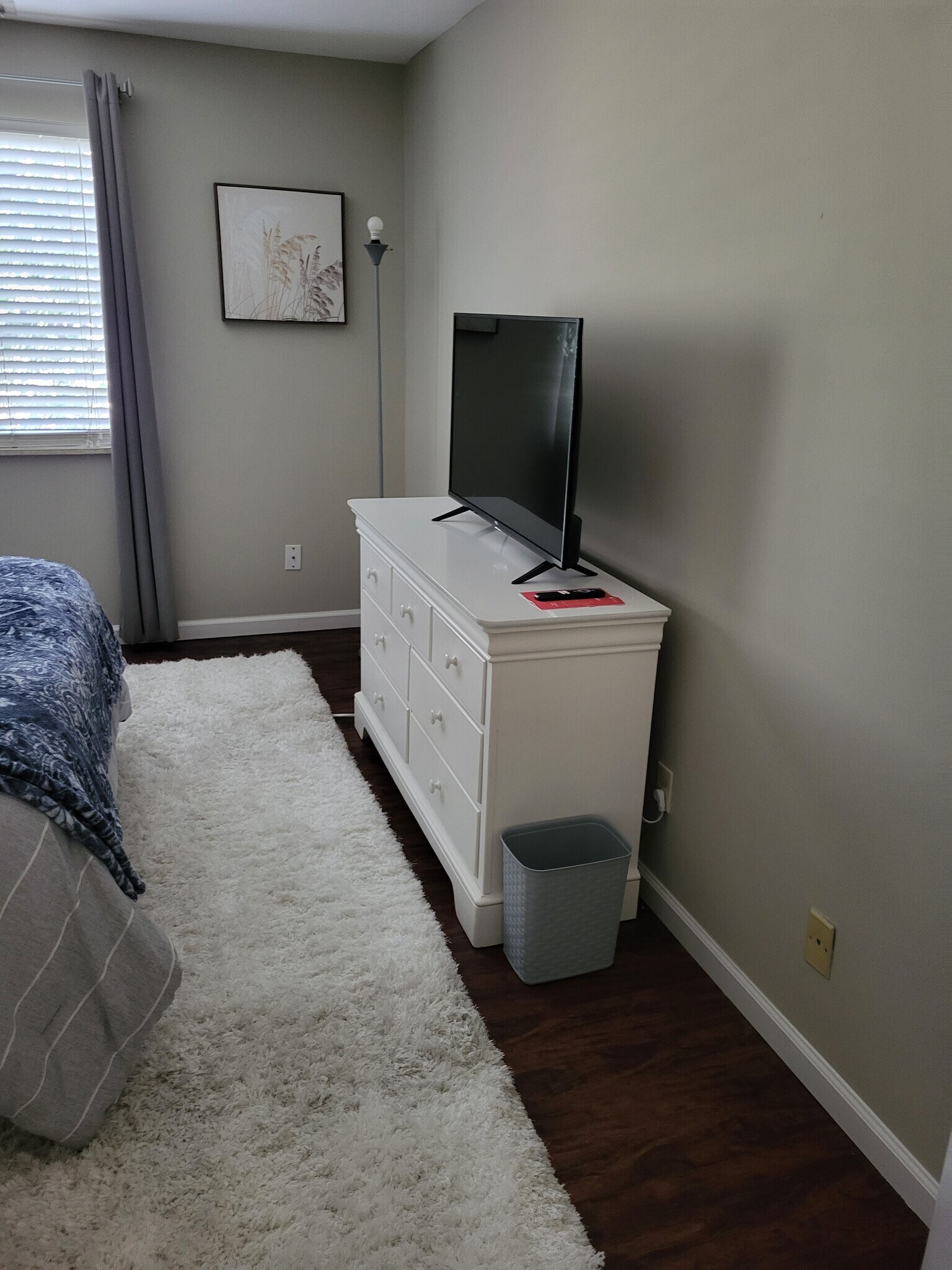 Building Photo - 950 E Rue de la Banque St