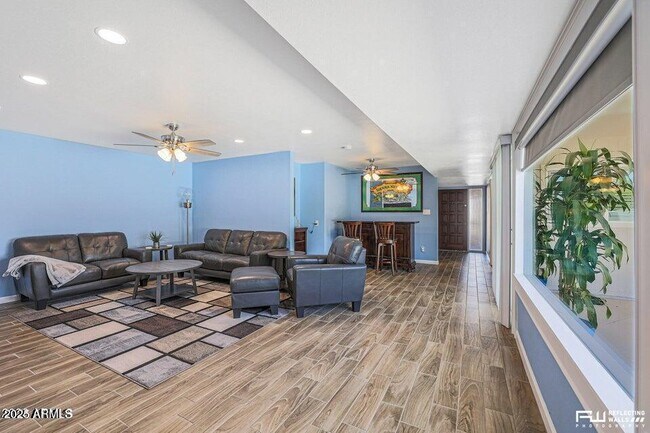 Building Photo - 401 Paladin Cir