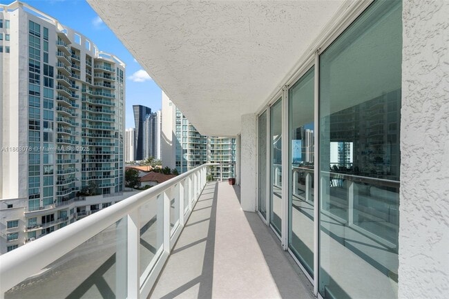 Building Photo - 16400 Collins Ave