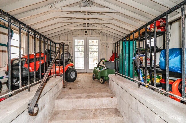 Building Photo - 71 Woodbridge Ave