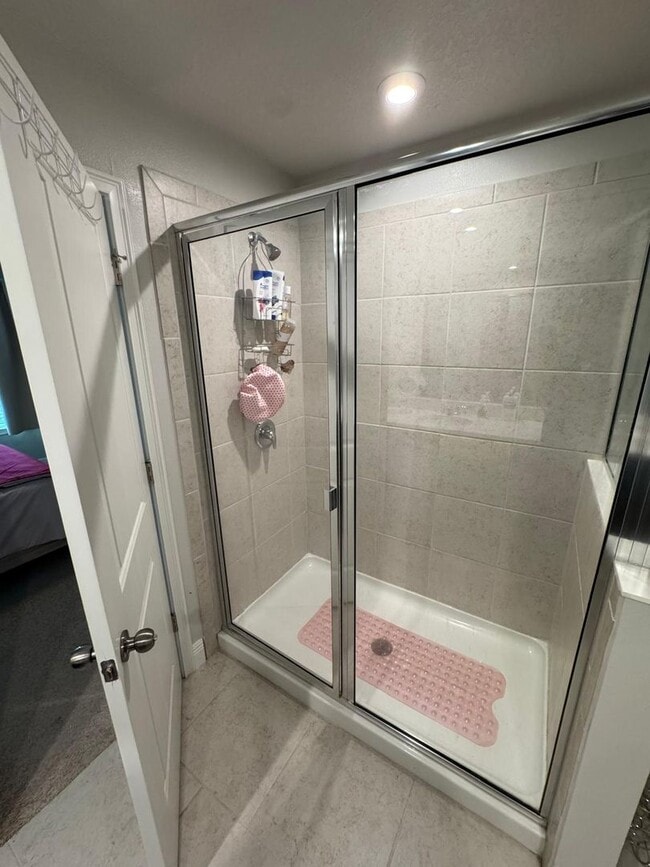 Building Photo - Beautifully maintained 3-bedroom, 2.5-bath townhome