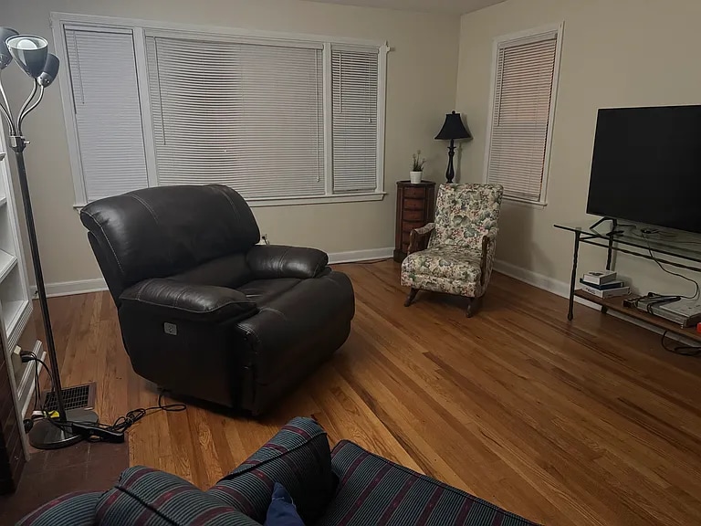 Building Photo - 1368 Doten Ave