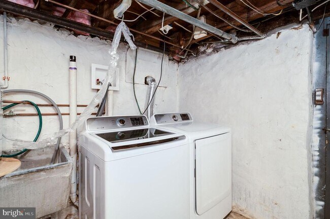 Building Photo - 121 W Arch St