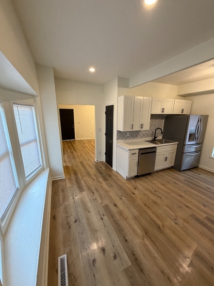 Building Photo - 2451 Chelsea Ave