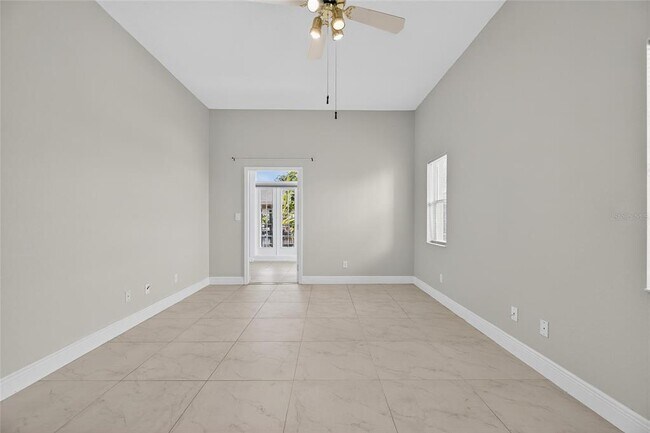 Building Photo - 172 Lake Shore Dr W