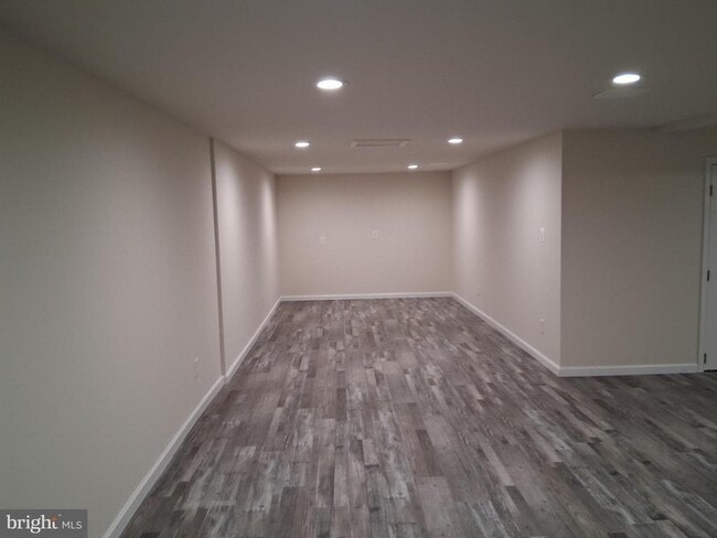 Building Photo - 7300 Willow Glen Way