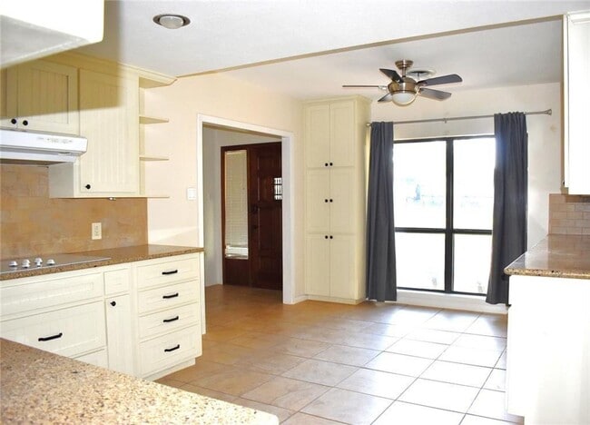 Building Photo - Executive Home / Rockdale, TX / Milam Coun...
