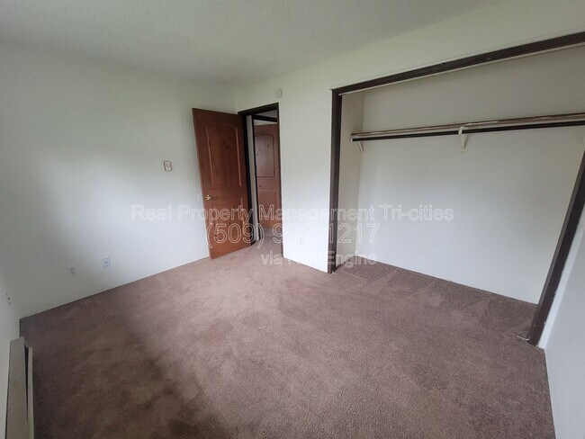 Building Photo - 1102 S Olympia Pl