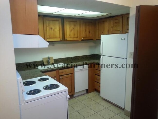 Building Photo - 2BD 2BA Duplex in Sam Hughes