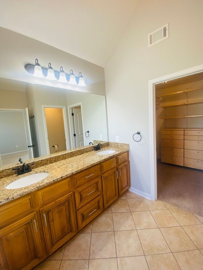 Building Photo - Charming Bonaire Rental!