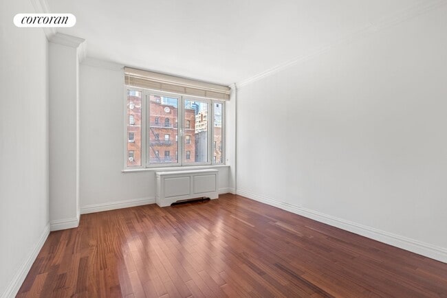 Building Photo - 400 E 51st St
