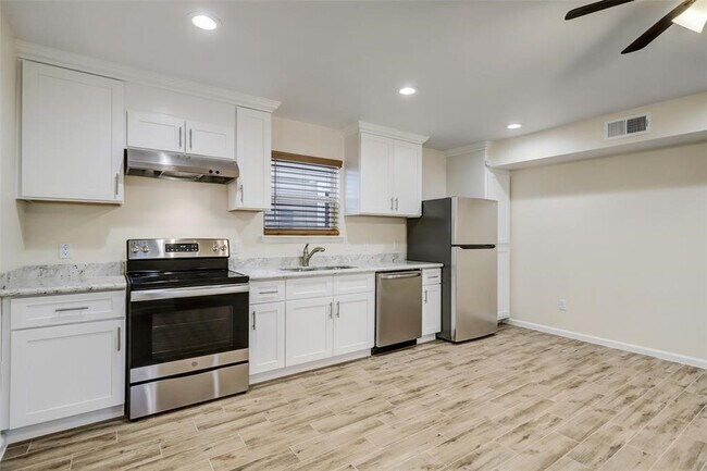 Building Photo - 6212 Alderson St