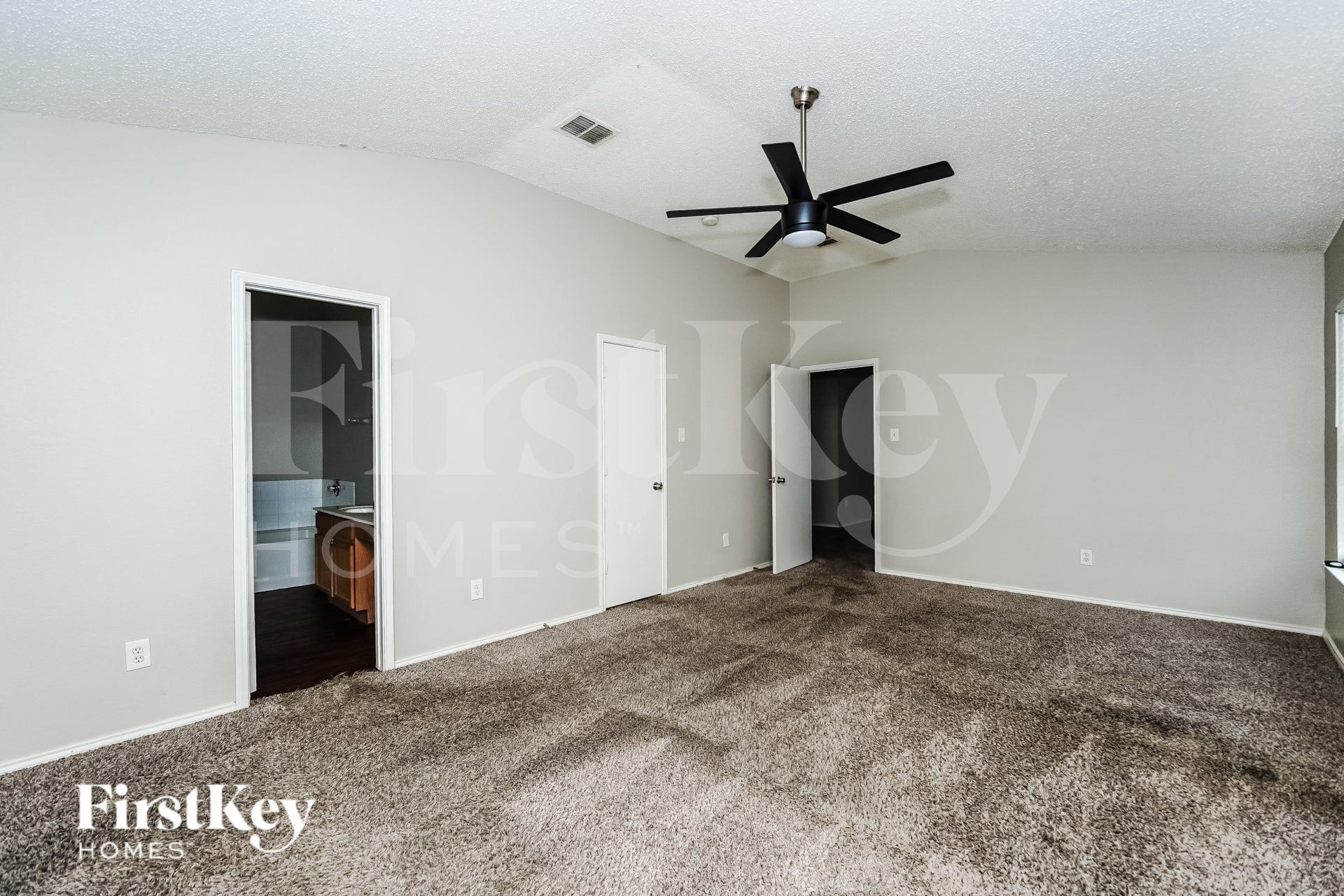Building Photo - 7401 Snow Ridge Dr