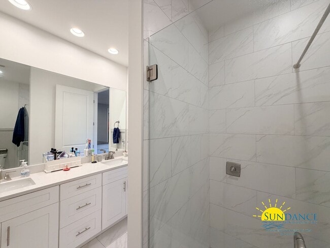 Building Photo - Charming 3BR Home with really great neighborhood perks!