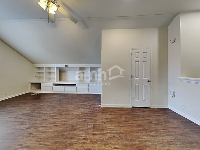Building Photo - 2711 Waywood Dr