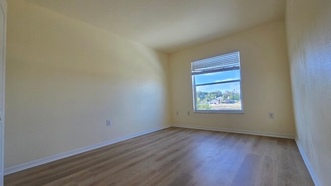 Building Photo - 1241 Vinetree Dr