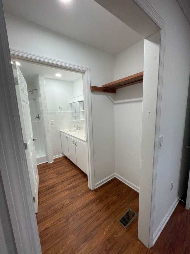 Building Photo - Adorable Chickamauga House