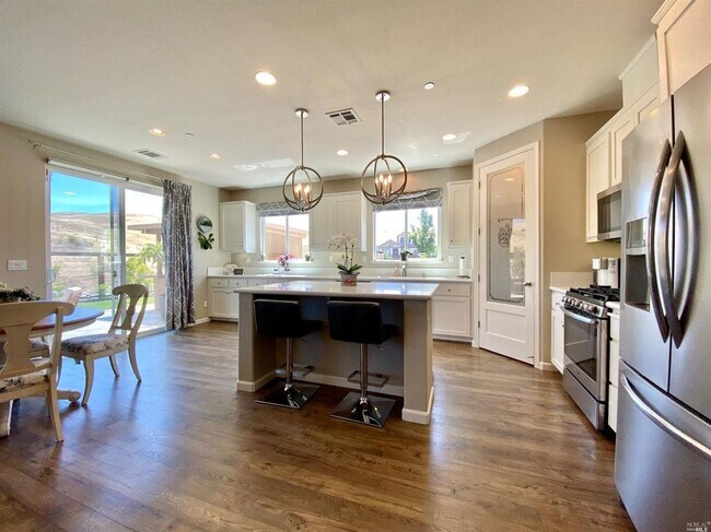 Building Photo - Living in Luxury in a Peaceful Setting