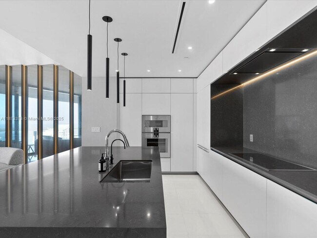 Building Photo - 300 Biscayne Blvd Way