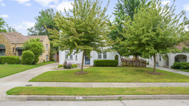 Building Photo - 1713 S Evanston Ave