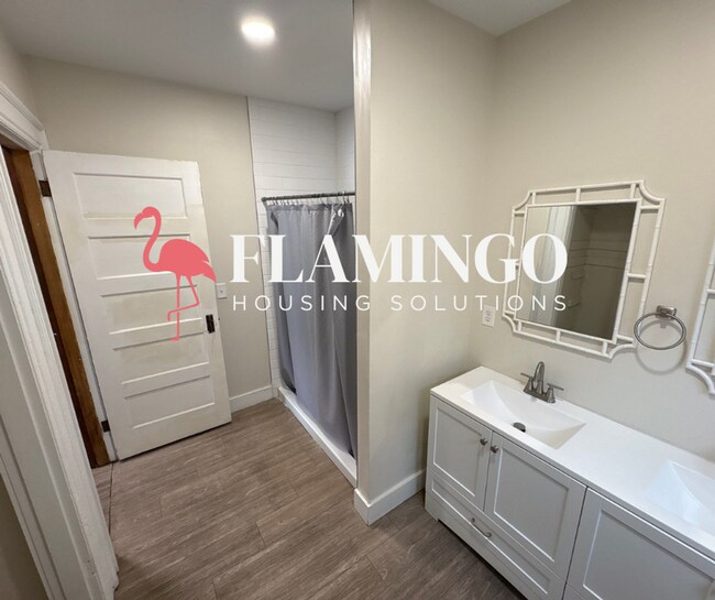 Building Photo - 1422 East Third Street - Shared Living programs Eligible