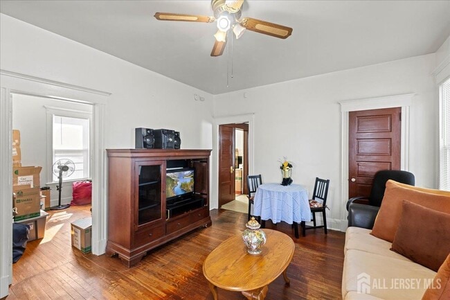 Building Photo - 104 Welton St