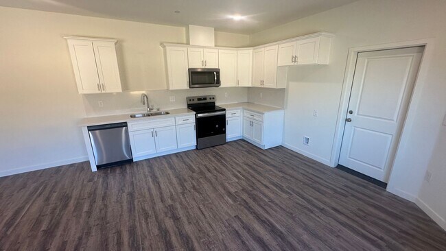 Building Photo - Coyote Run Duplexes 9004