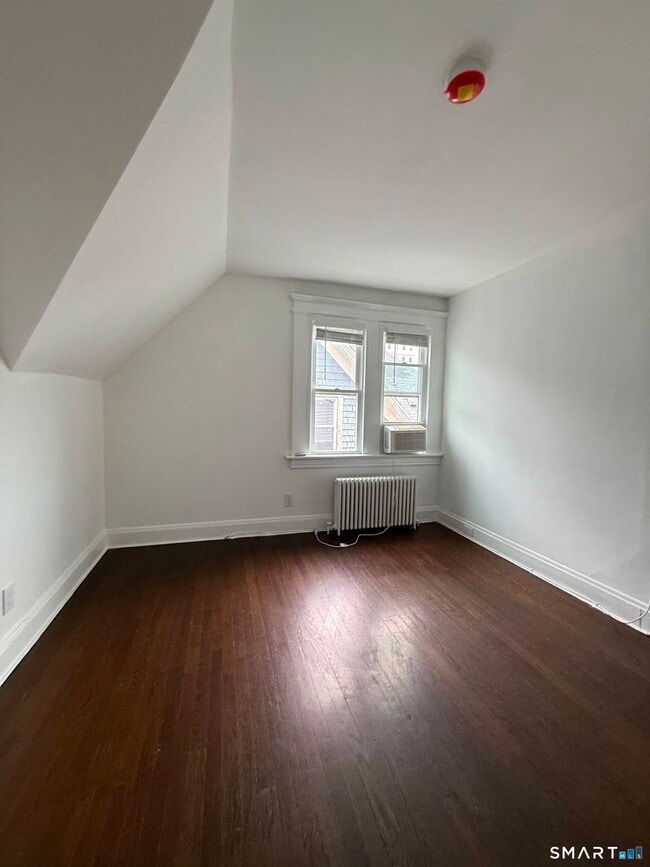 Building Photo - 123 Anson St