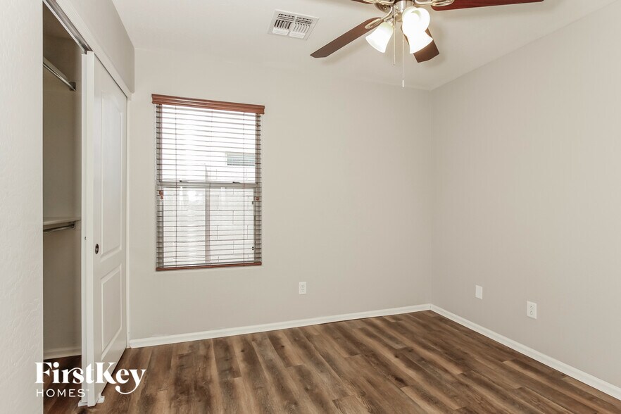 Building Photo - 1222 W Jersey Way