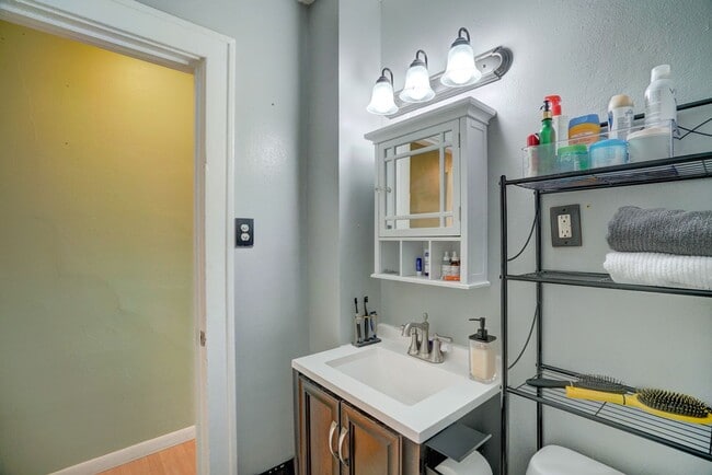 Building Photo - 1606 Steensland Dr