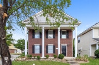 Building Photo - 2162 Oak St