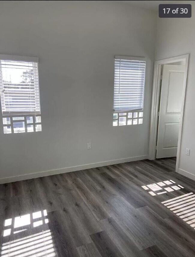 Building Photo - 2409 1/2 Ridgeley Dr