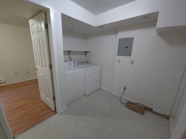 Building Photo - 2321 Grove St