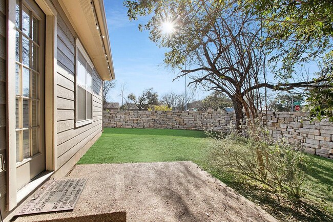 Building Photo - 6715 Windrift Way