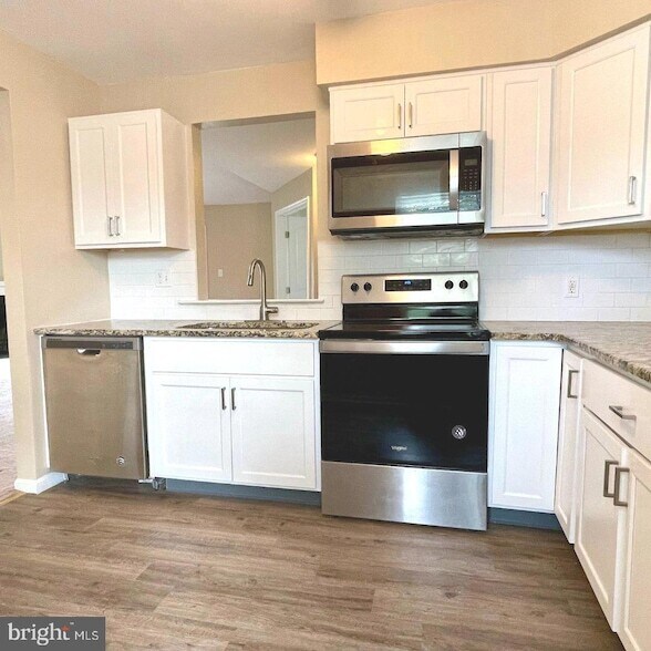 Building Photo - 1104 Mews Dr
