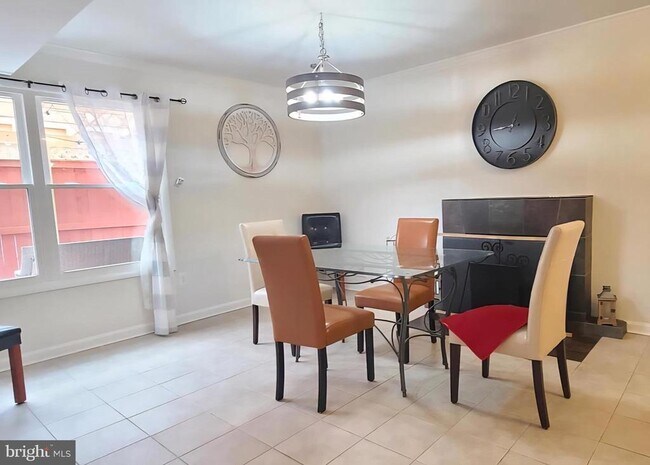 Building Photo - 24 Biscayne Pl