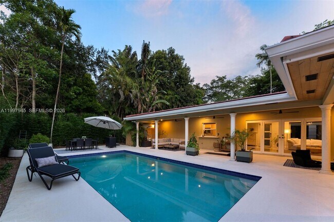 Building Photo - 611 Santurce Ave